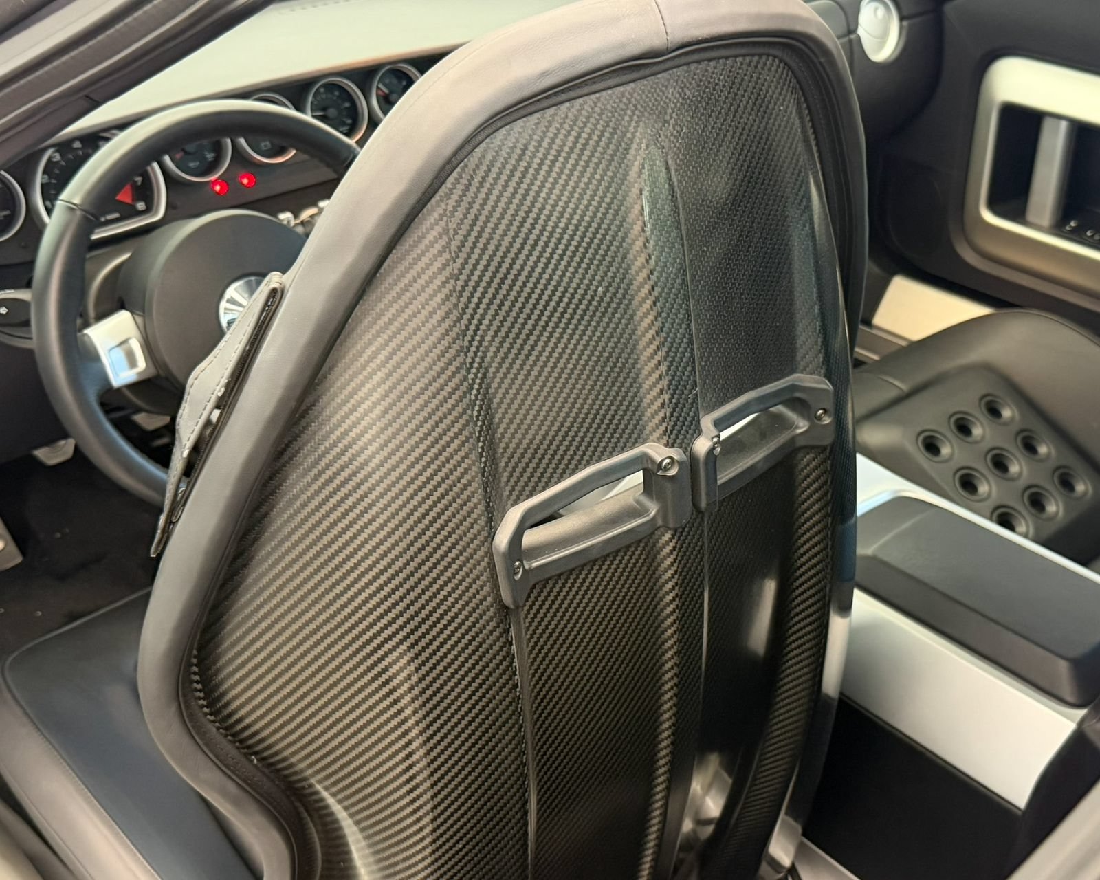 Used 2006 Ford GT RWD image 13