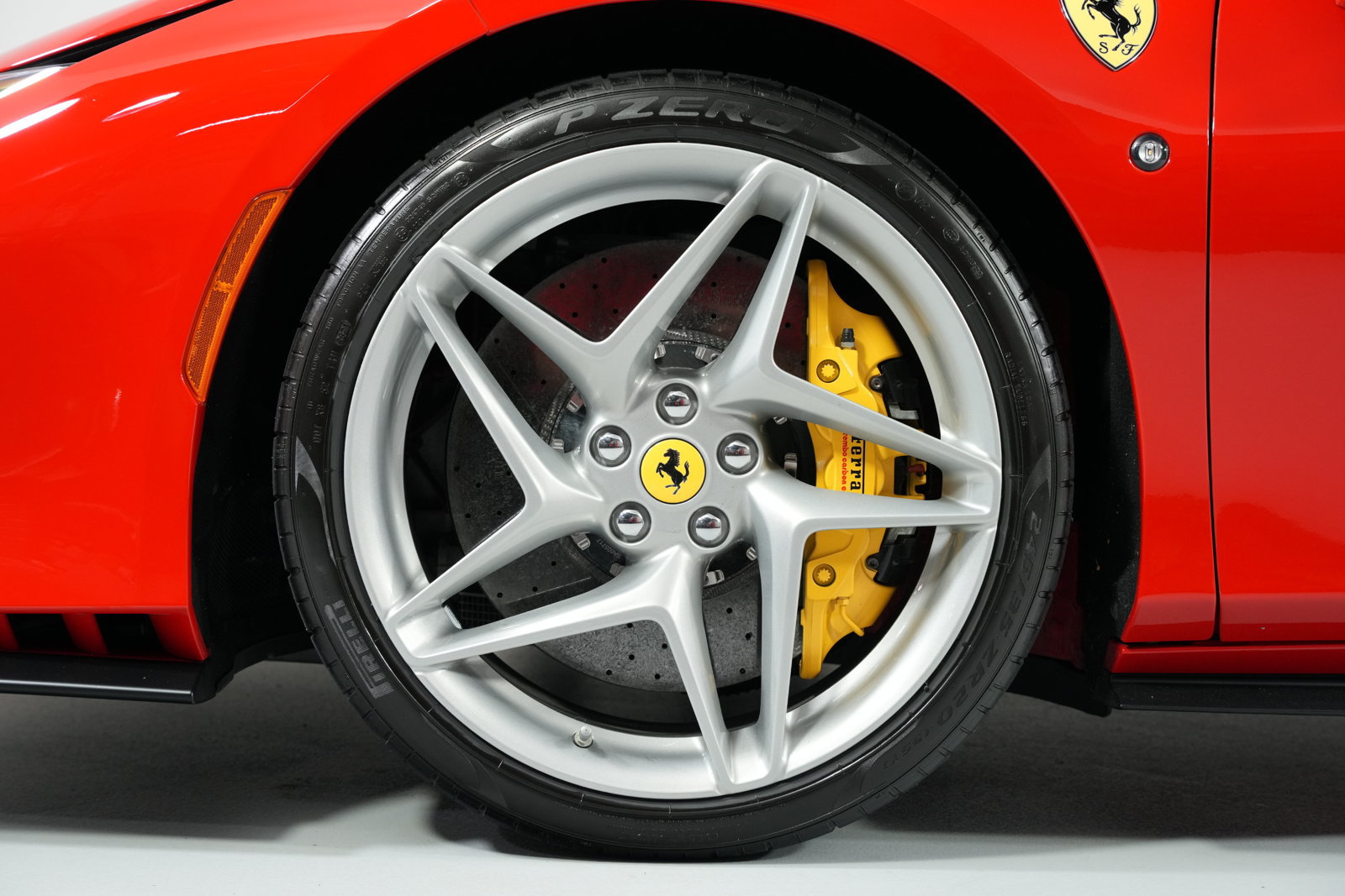 Used 2022 Ferrari F8 Spider RWD image 9
