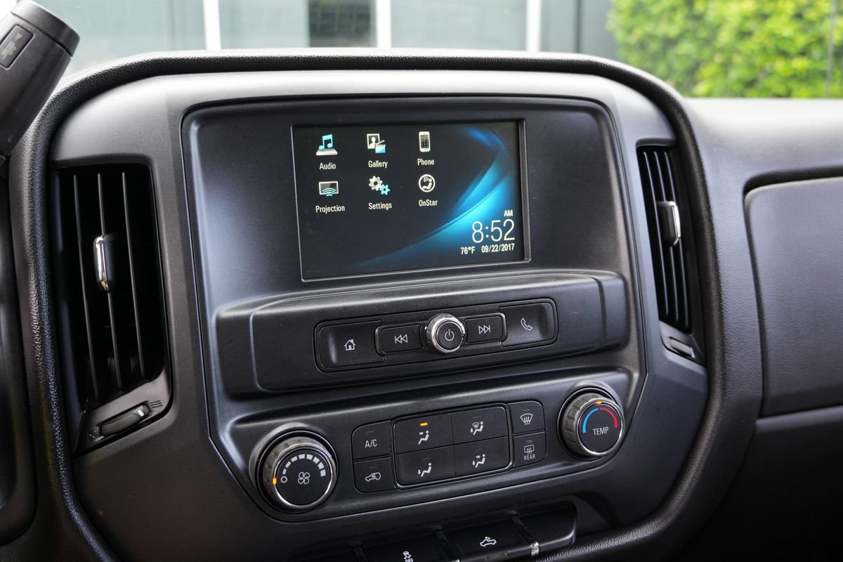 Used 2018 Chevrolet Silverado 1500 Custom w/ Custom Convenience Package RWD image 9