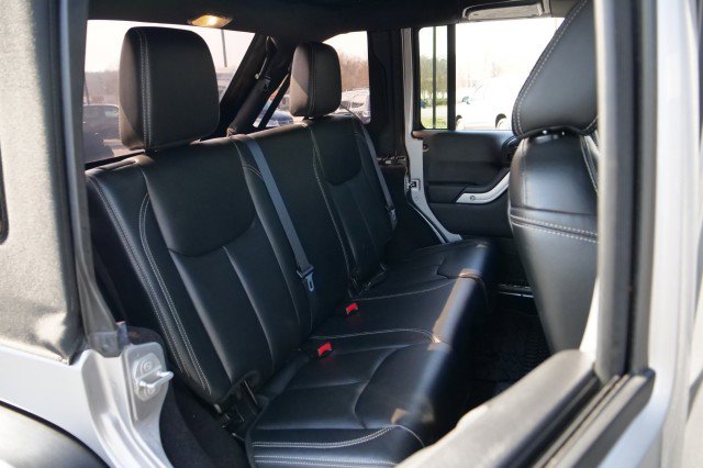 Used 2016 Jeep Wrangler Unlimited Rubicon w/ Connectivity Group image 42