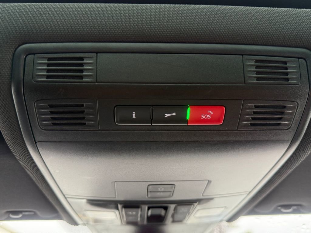 Used 2022 Volkswagen Tiguan SEL R-Line image 19