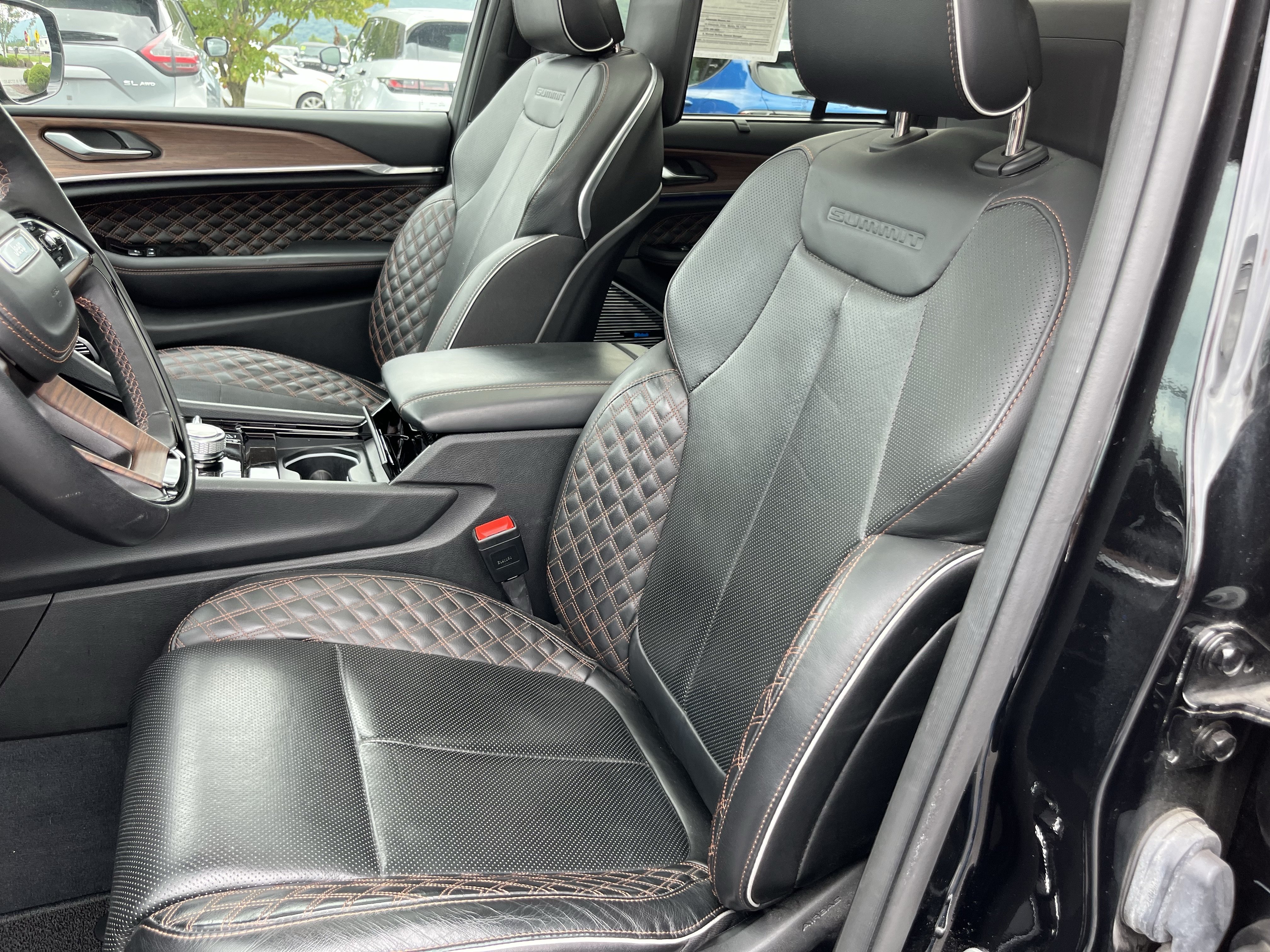 Used 2023 Jeep Grand Cherokee Summit w/ Advanced Protech Group IV AWD/4WD image 18