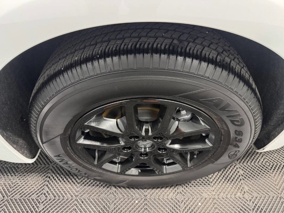 Used 2024 Chrysler Pacifica Touring-L FWD image 42