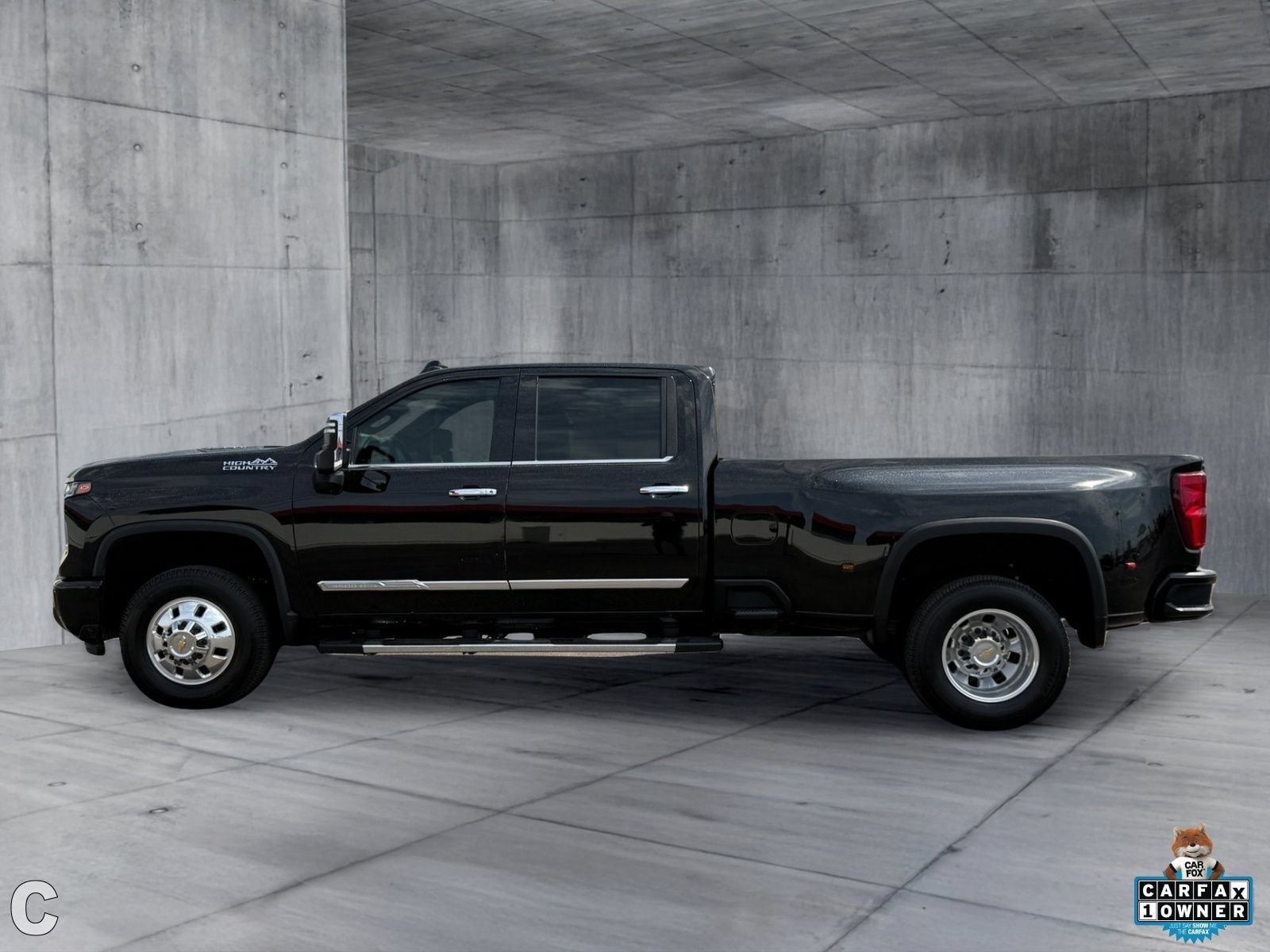 Used 2024 Chevrolet Silverado 3500 High Country w/ High Country Premium Package AWD/4WD image 3