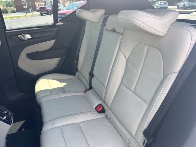 Used 2022 Volvo XC40 T4 Momentum FWD image 14
