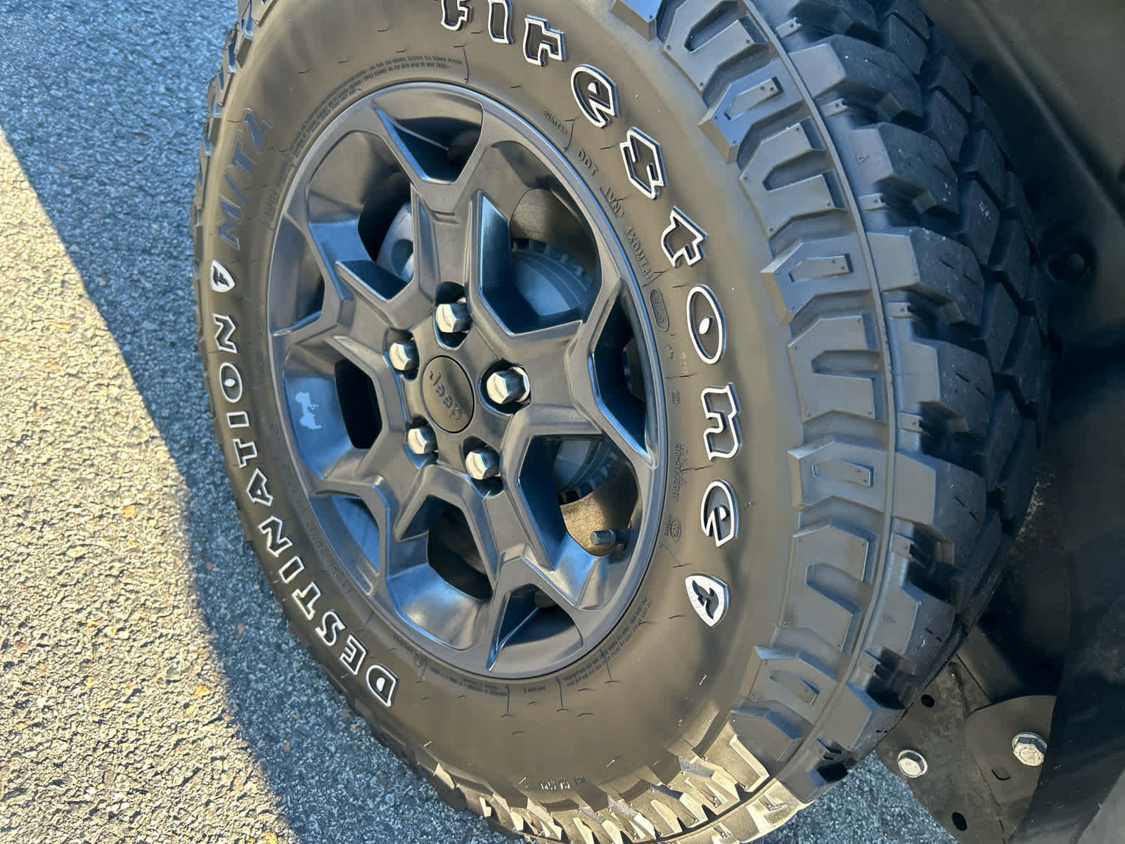 Used 2023 Jeep Wrangler Unlimited w/ Sun & Screen Package image 17