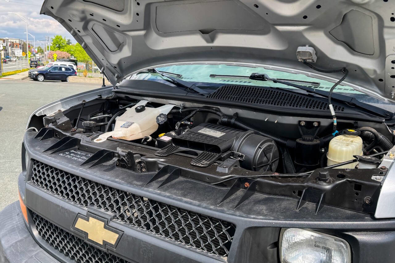Used 2016 Chevrolet Express 3500 LS RWD image 30