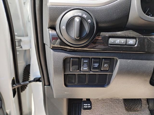 Used 2019 Nissan Titan SV w/ SV Convenience Package AWD/4WD image 14