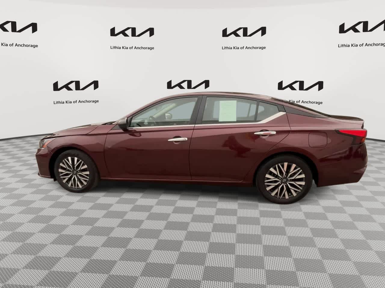 Used 2024 Nissan Altima 2.5 SV FWD image 5