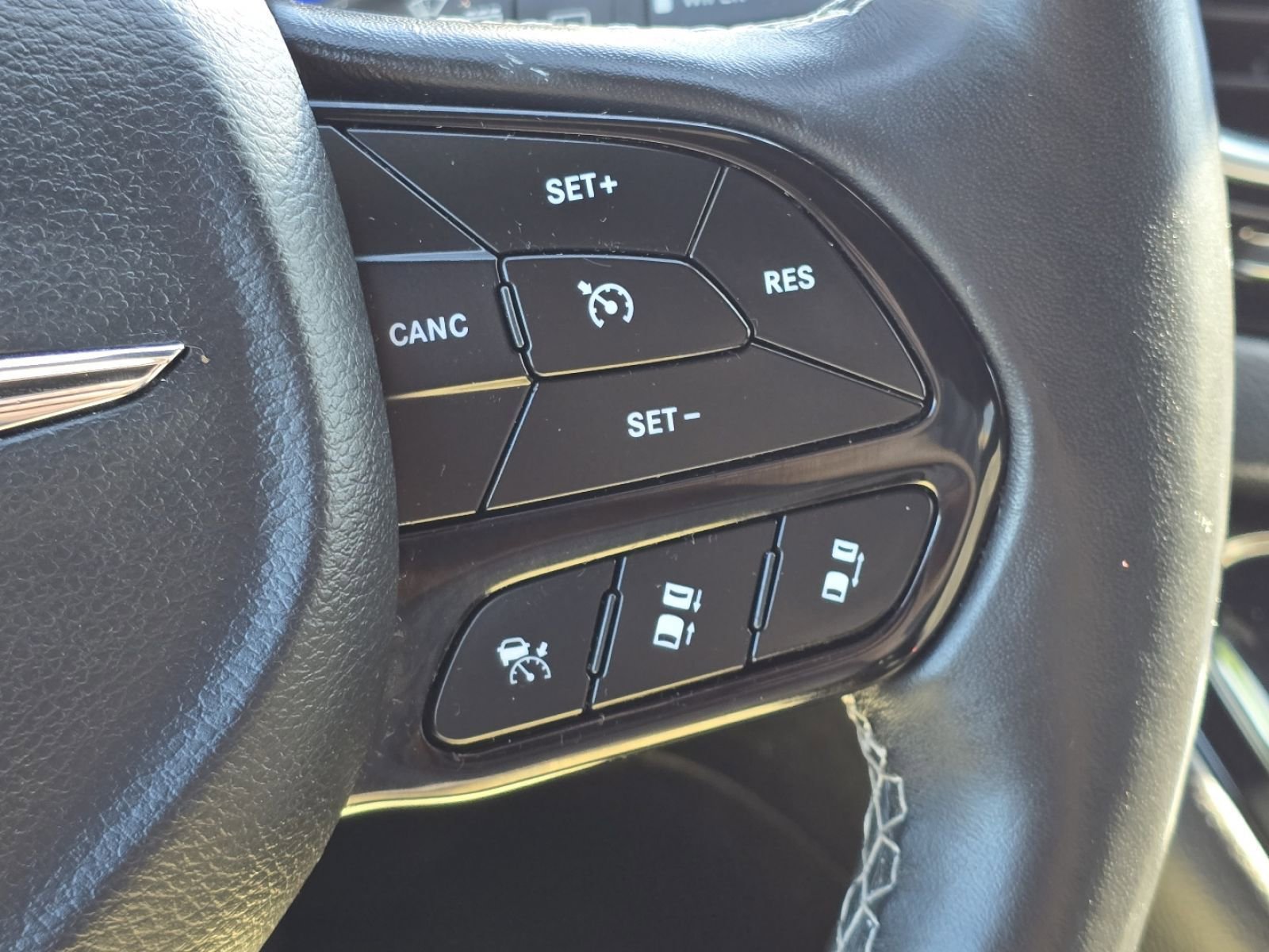 Used 2019 Chrysler Pacifica Touring Plus w/ Advanced Safetytec Group image 28