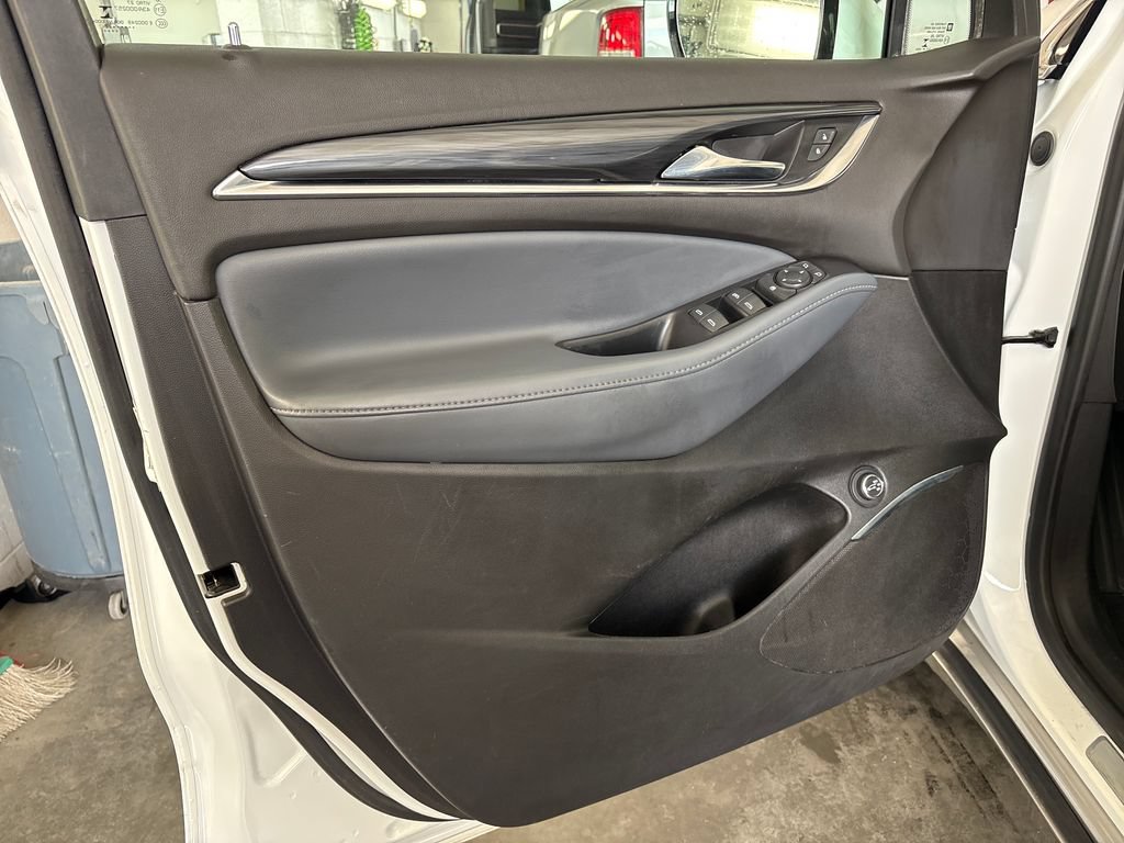 Used 2022 Buick Enclave Essence FWD image 16