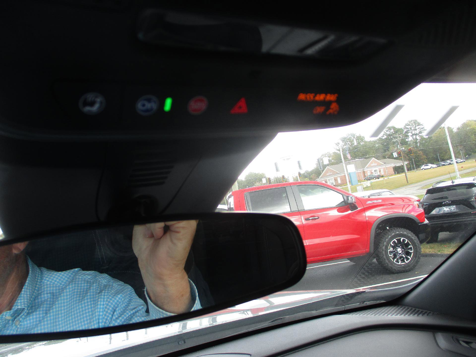 Used 2025 Chevrolet Traverse LT image 21