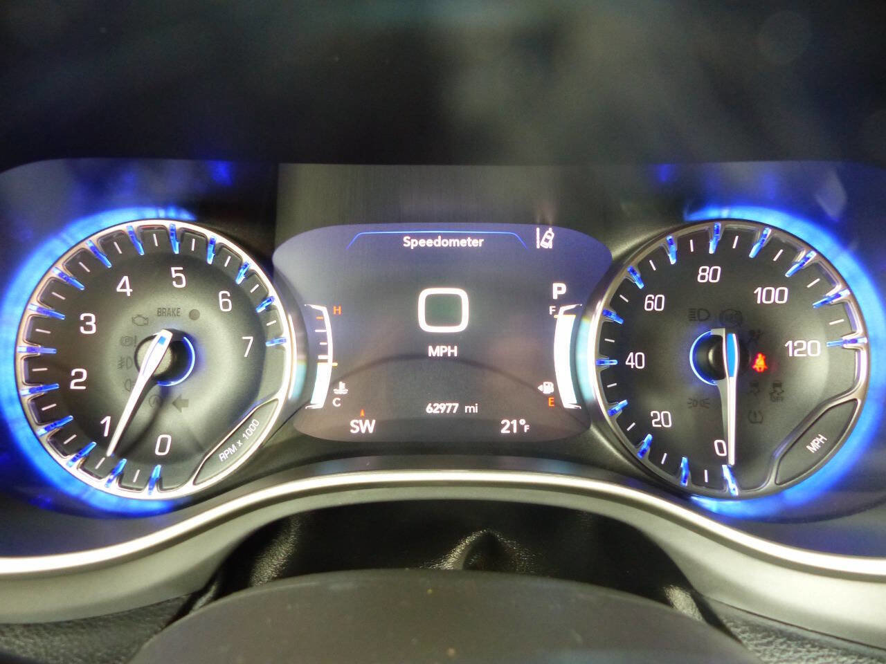 Used 2021 Chrysler Pacifica Touring w/ Uconnect Theater Family Group image 26