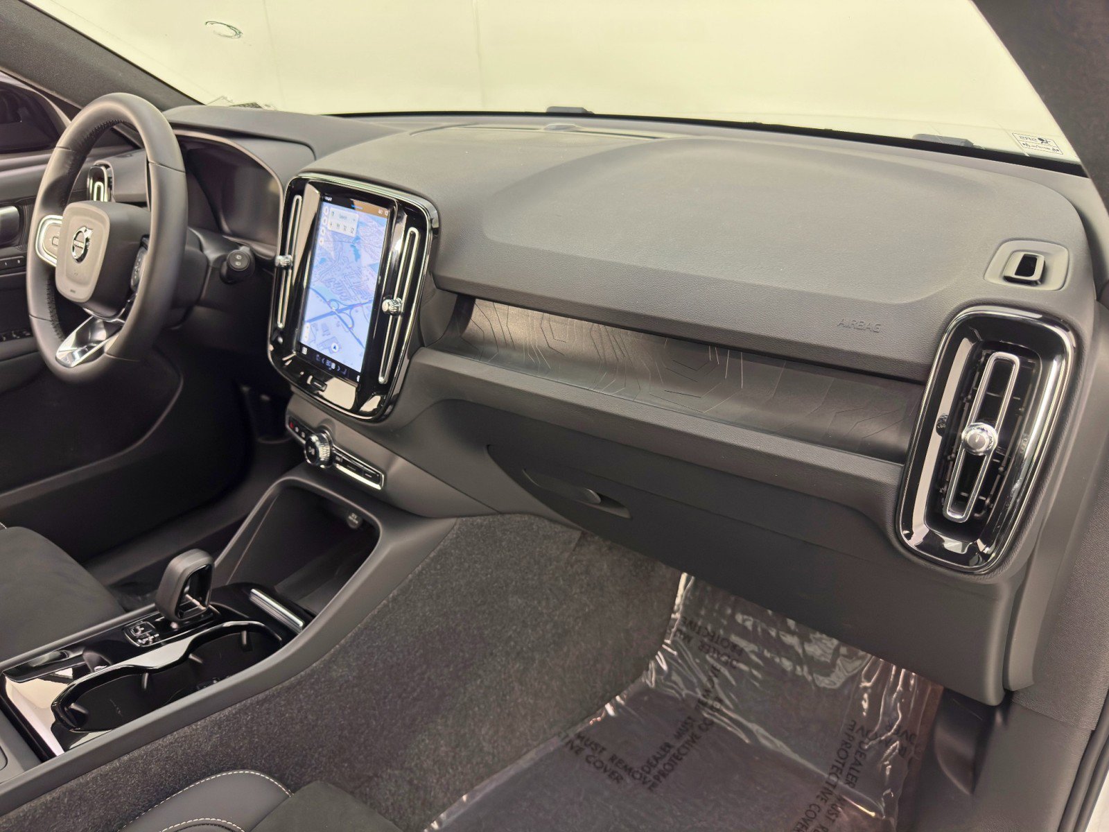 Used 2024 Volvo XC40 Recharge Plus w/ Protection Package Premier image 15