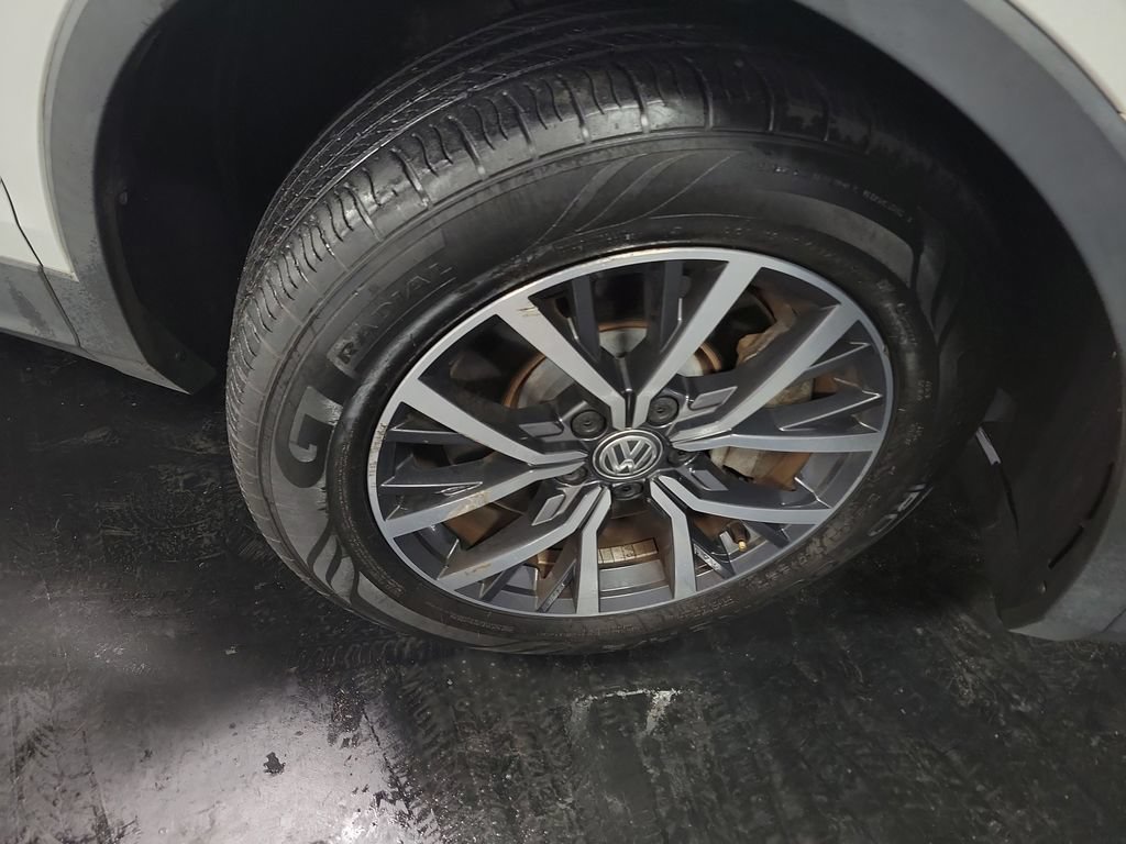 Used 2019 Volkswagen Tiguan SE w/ Panoramic Sunroof Package AWD/4WD image 11