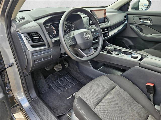 Used 2025 Nissan Rogue SV image 10