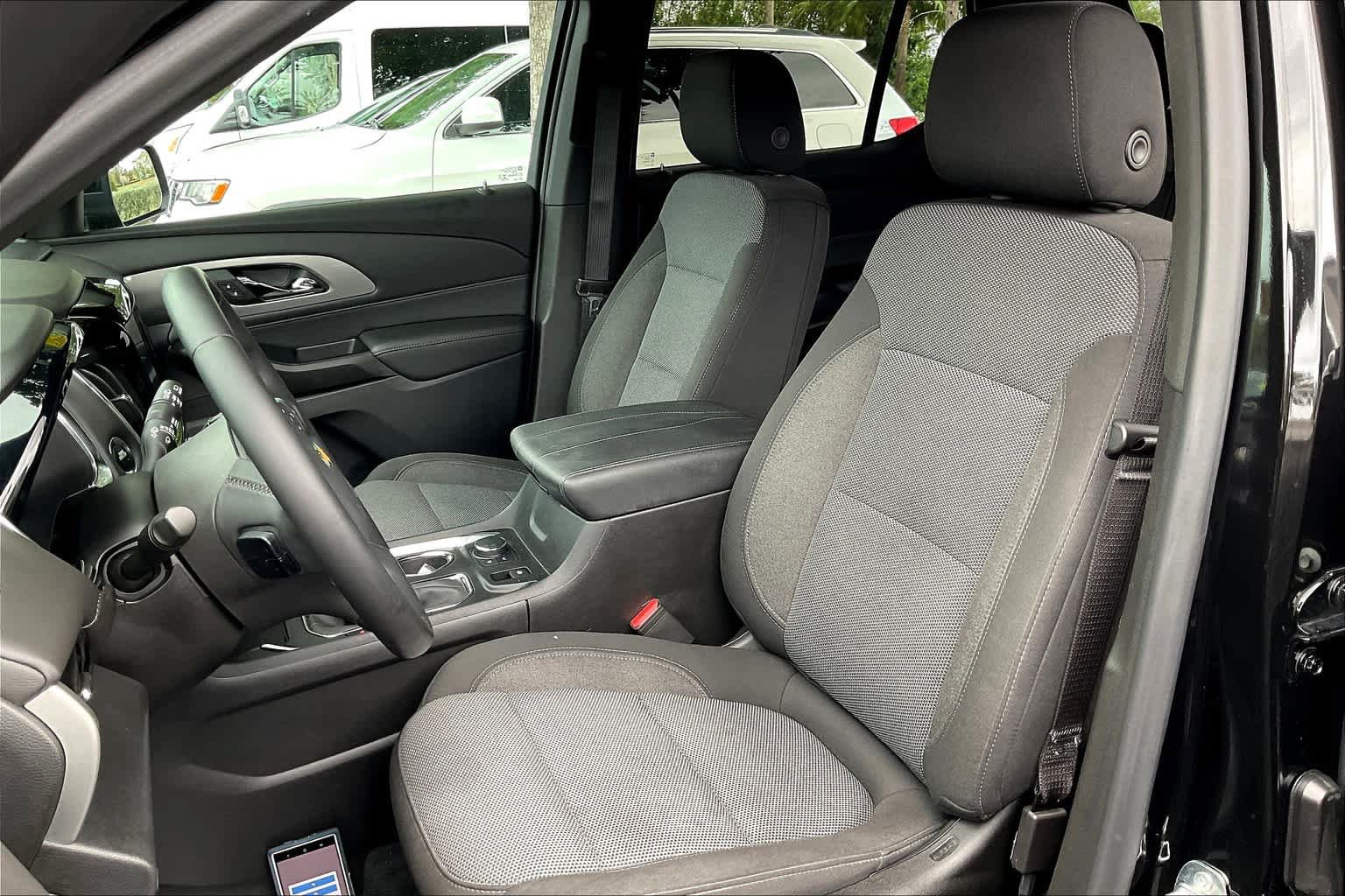 Used 2023 Chevrolet Traverse LT FWD image 24