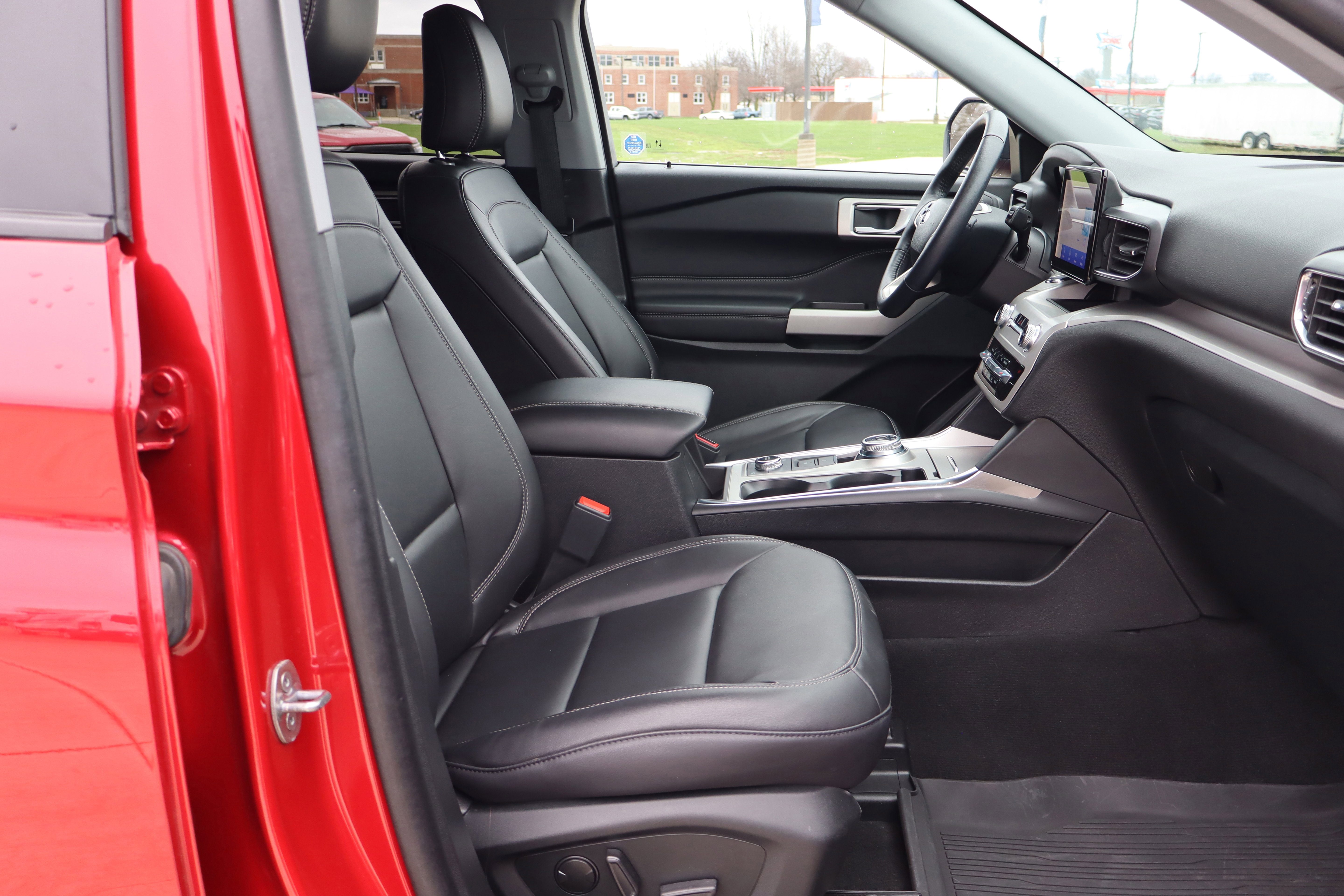 Used 2023 Ford Explorer XLT w/ Equipment Group 202A image 15