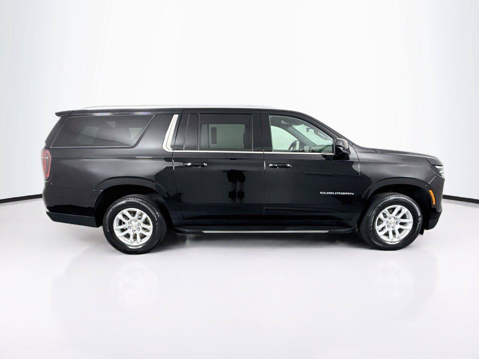 Used 2025 Chevrolet Suburban LT AWD/4WD image 11