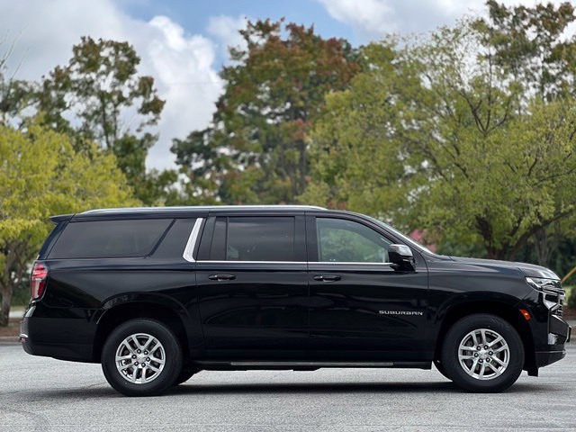 Used 2023 Chevrolet Suburban LT AWD/4WD image 4