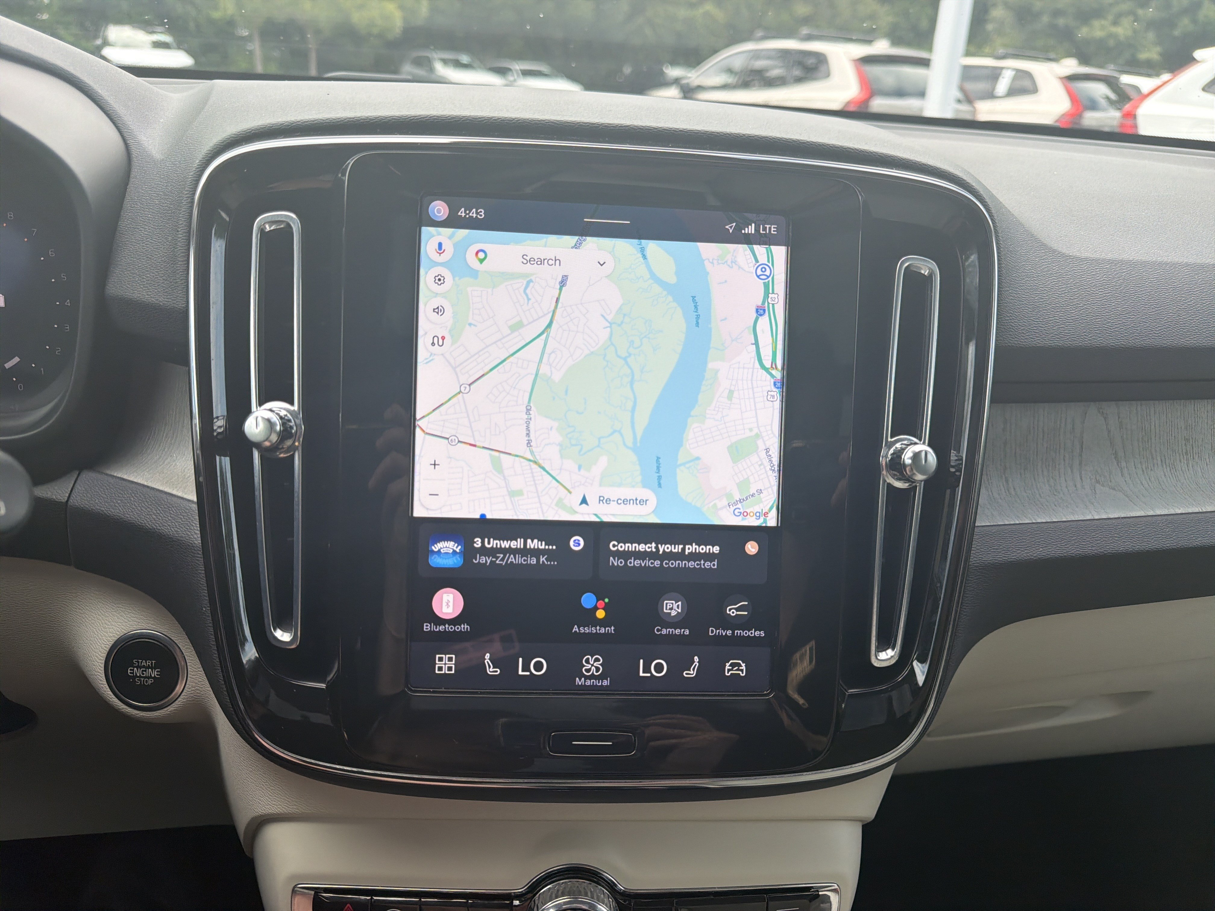 Certified 2025 Volvo XC40 B5 Plus AWD/4WD image 24