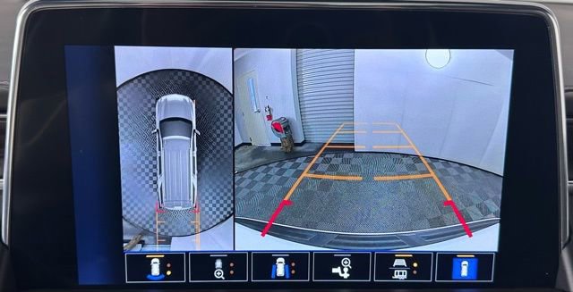 Used 2023 Chevrolet Tahoe Z71 w/ Luxury Package image 21