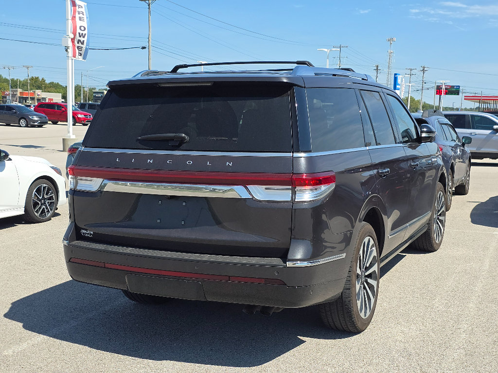 Used 2024 Lincoln Navigator Reserve AWD/4WD image 3
