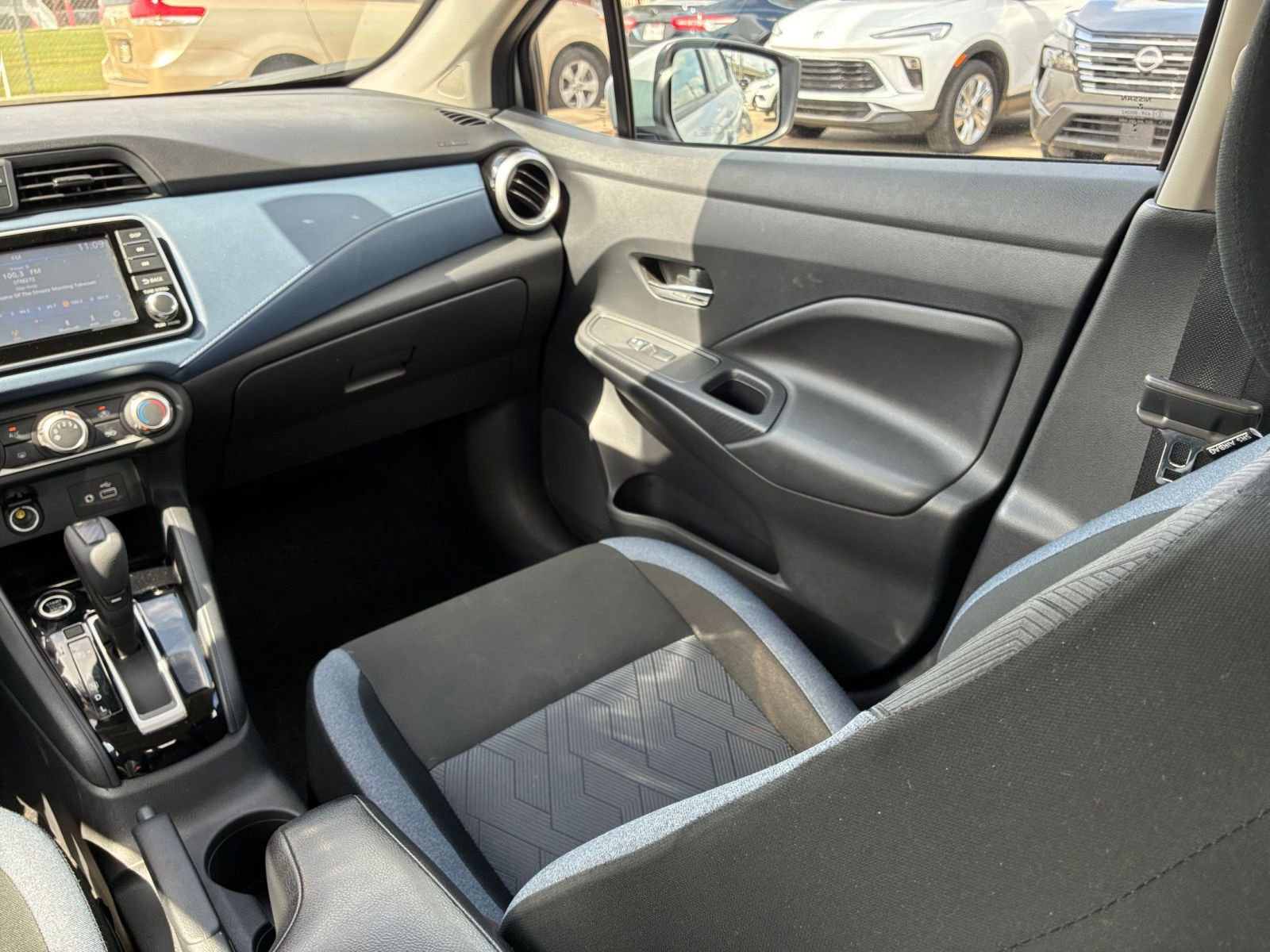 Used 2025 Nissan Versa SV image 28