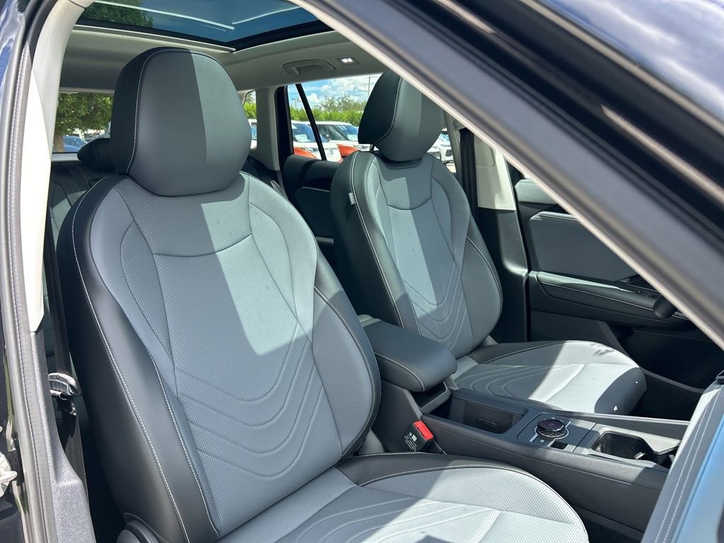 New 2025 Volkswagen Tiguan SE image 39