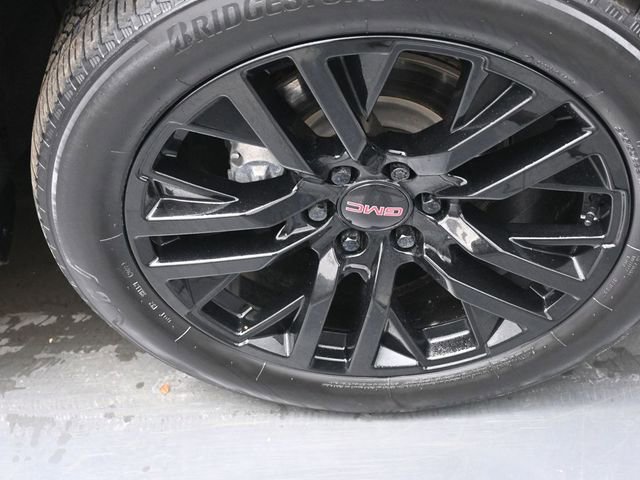 Used 2023 GMC Yukon XL SLT image 32