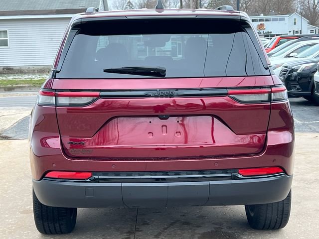 Used 2023 Jeep Grand Cherokee Altitude image 45