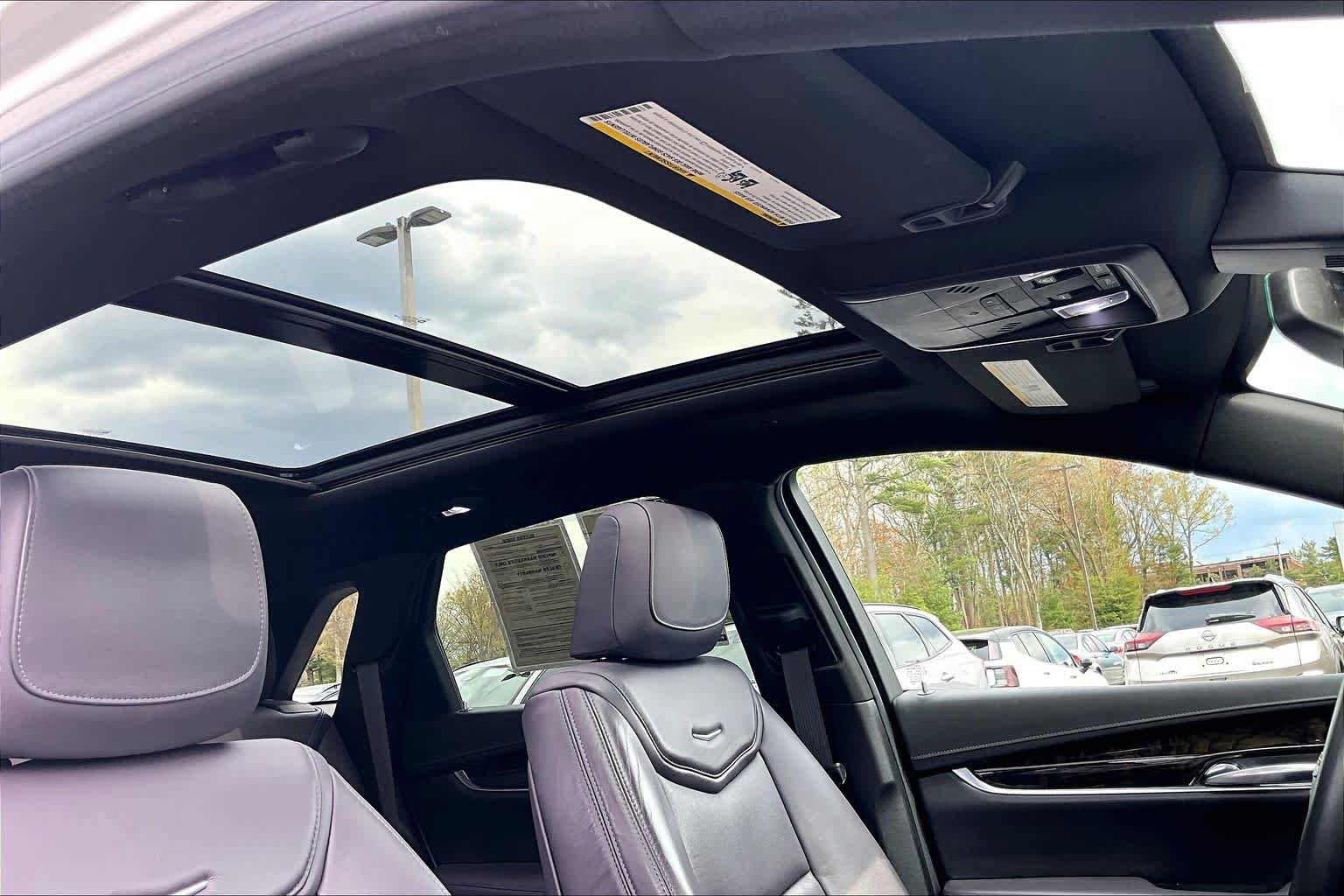 Used 2017 Cadillac XT5 Luxury w/ Driver Awareness Package AWD/4WD image 14