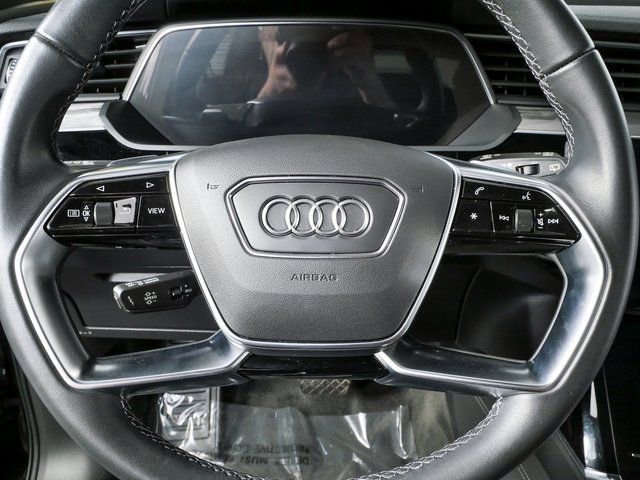 Certified 2022 Audi e-tron Premium Plus w/ Premium Plus Package image 9