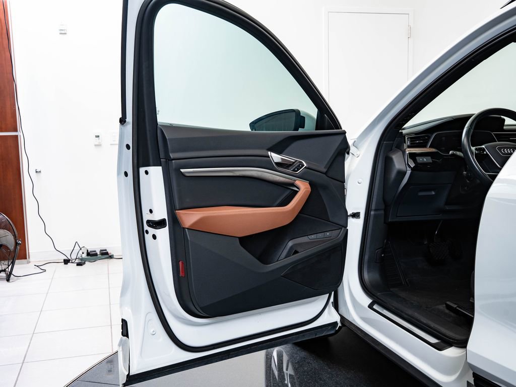 Used 2021 Audi e-tron Premium w/ Convenience Plus Package AWD/4WD image 27