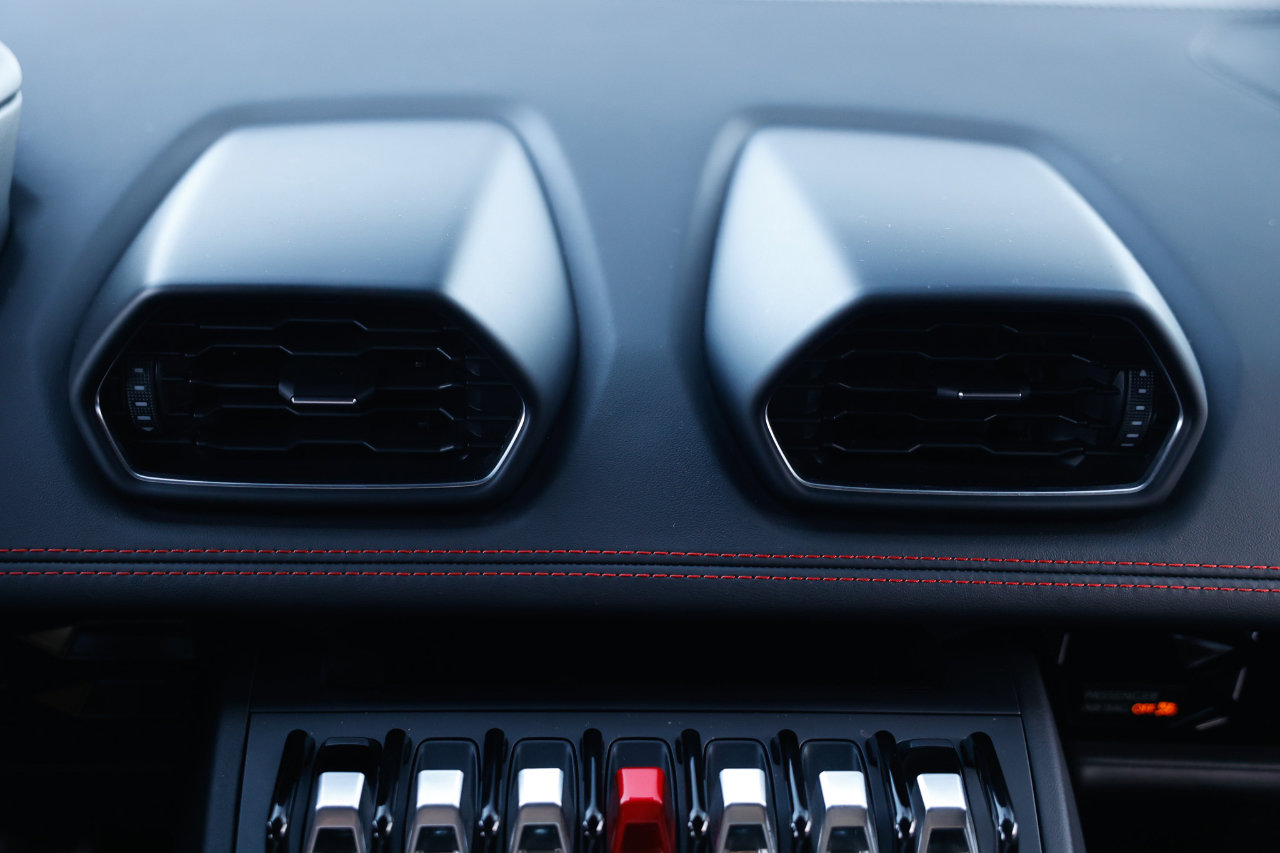 Used 2020 Lamborghini Huracan EVO image 37