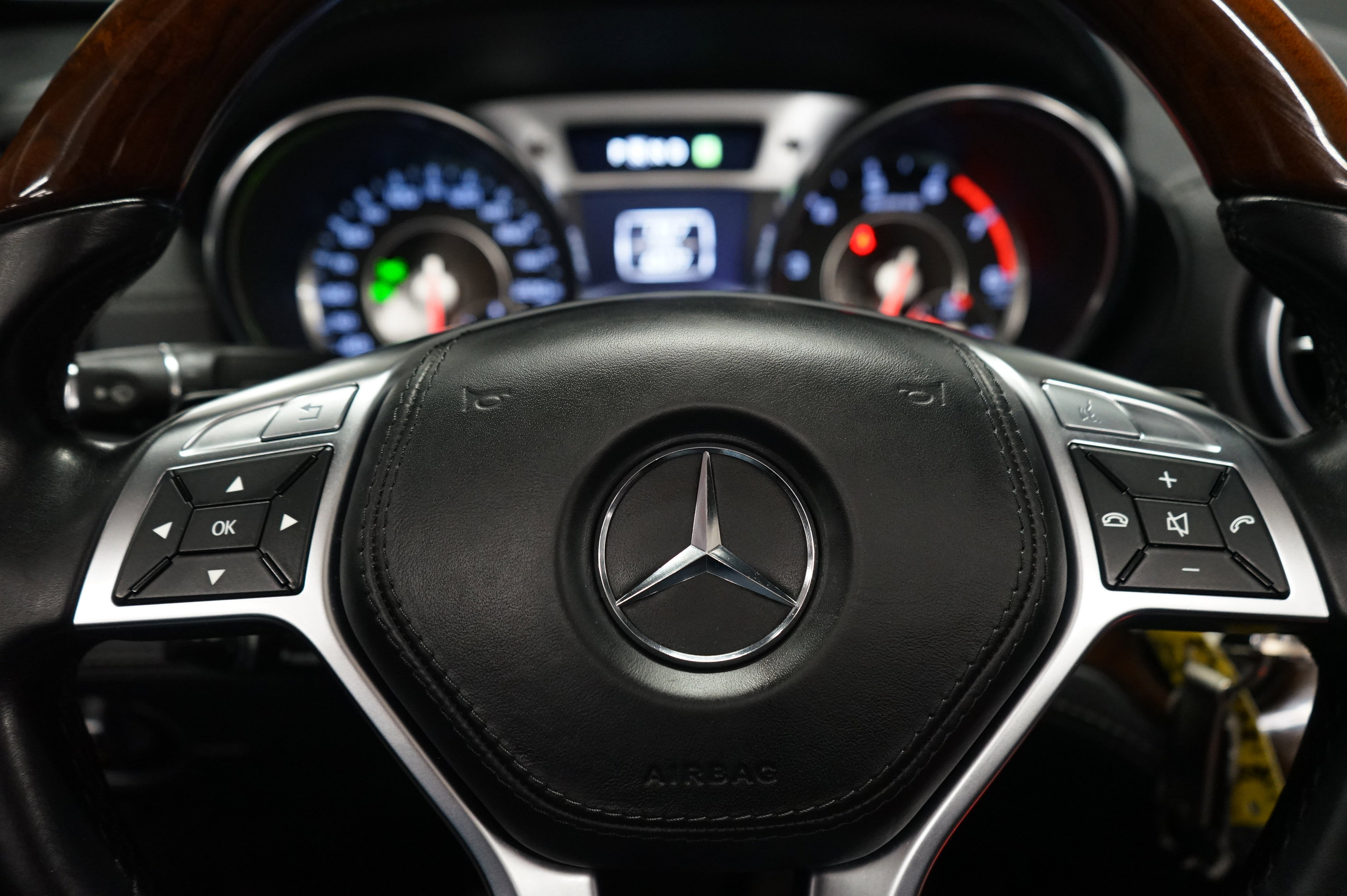 Used 2013 Mercedes-Benz SL 63 AMG image 47