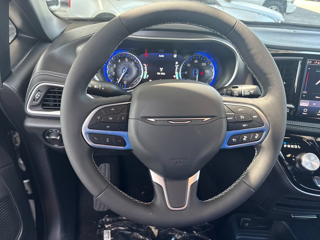 New 2027 Chrysler Pacifica Select FWD image 19