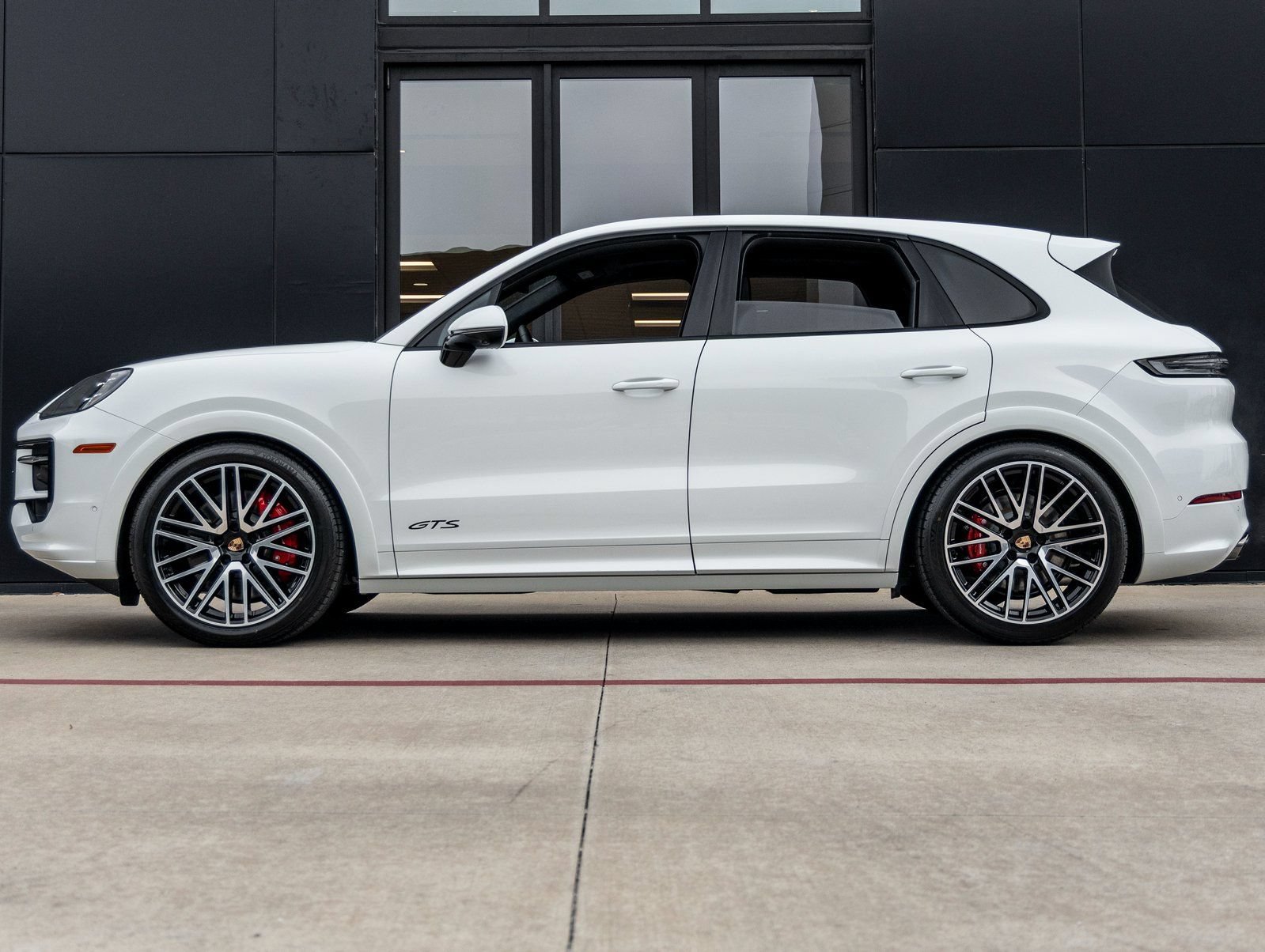 Certified 2026 Porsche Cayenne GTS AWD/4WD image 2