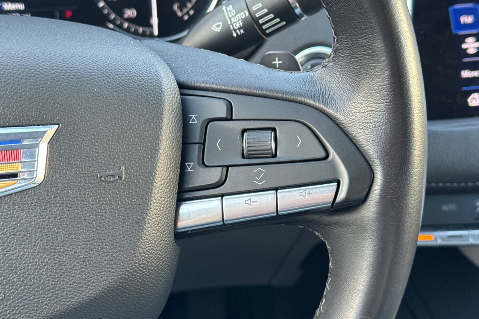 Used 2023 Cadillac XT4 Premium Luxury image 27