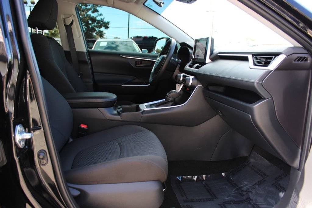 Used 2025 Toyota RAV4 LE FWD image 13