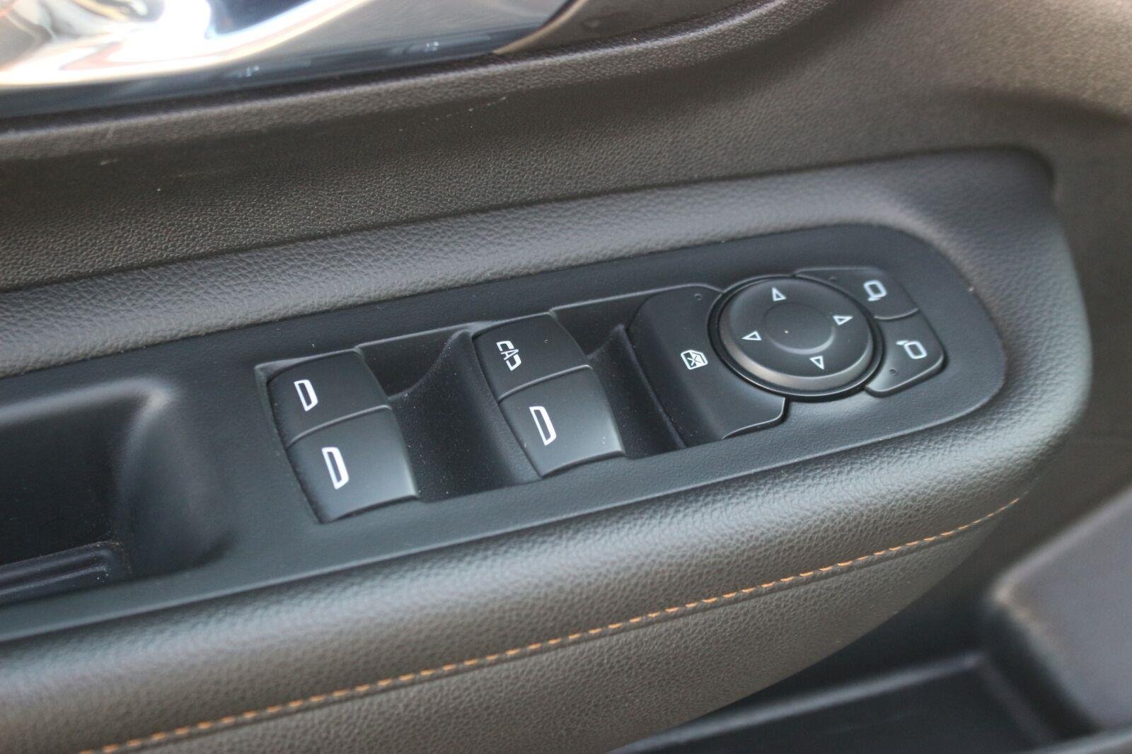 Used 2020 GMC Terrain SLE FWD image 13