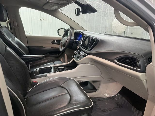 Used 2023 Chrysler Pacifica Limited FWD image 21