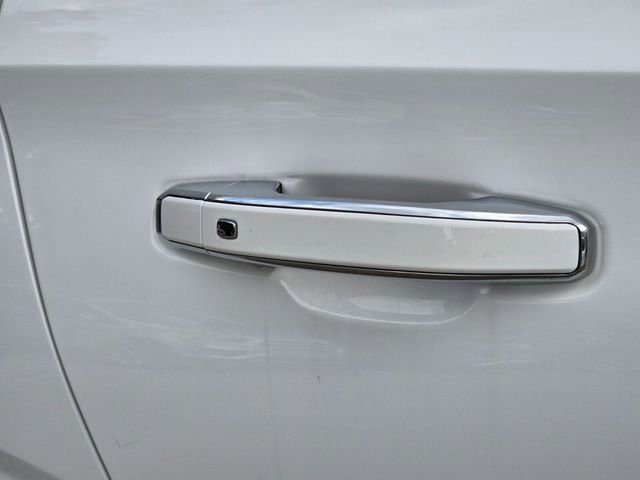 Used 2025 GMC Yukon Denali RWD image 6