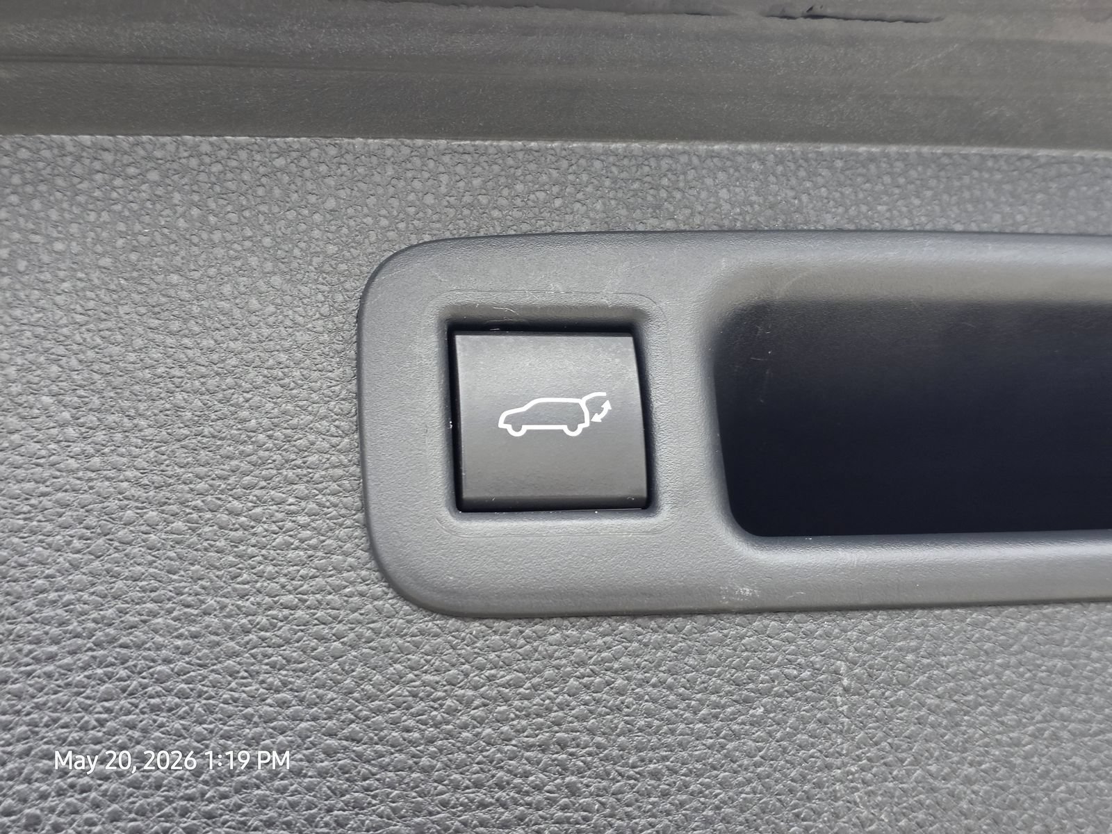 Used 2021 Toyota Highlander XLE FWD image 21