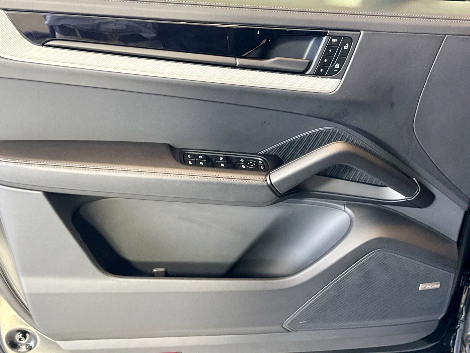 Certified 2025 Porsche Cayenne image 11