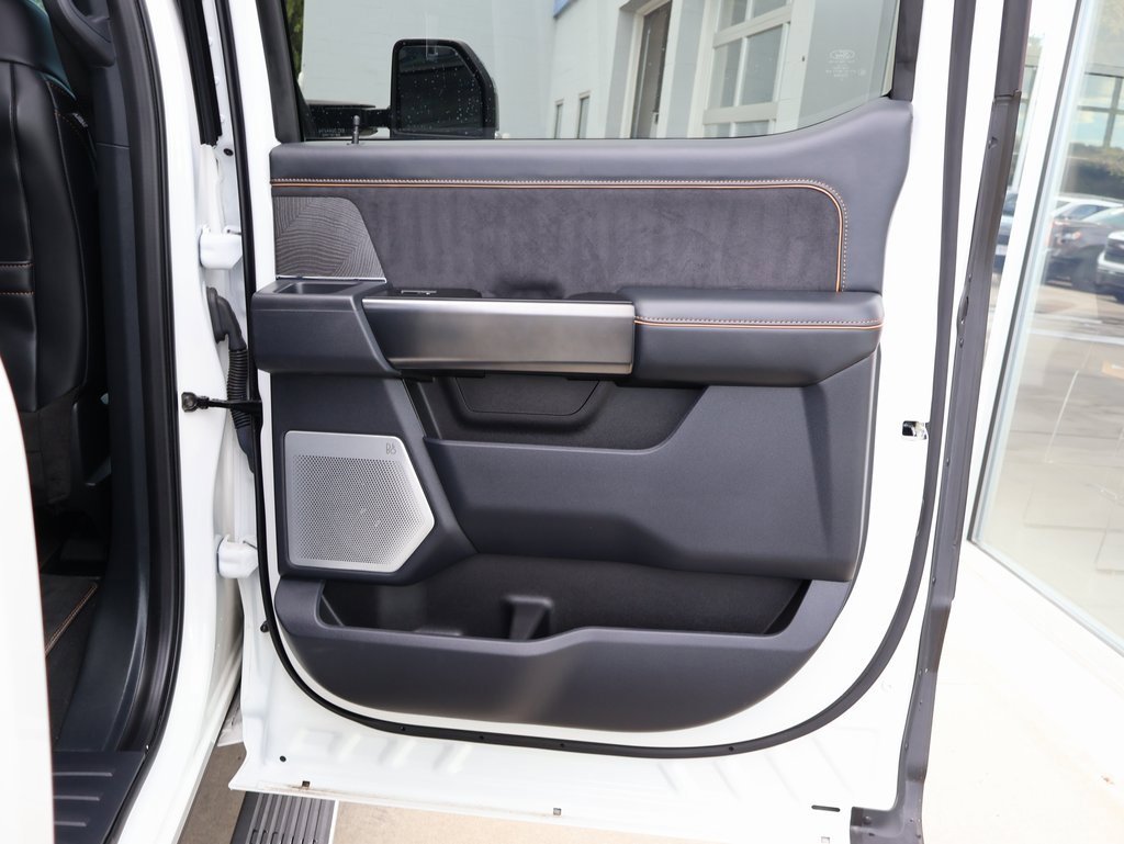 Used 2023 Ford F450 Platinum w/ FX4 Off-Road Package image 43