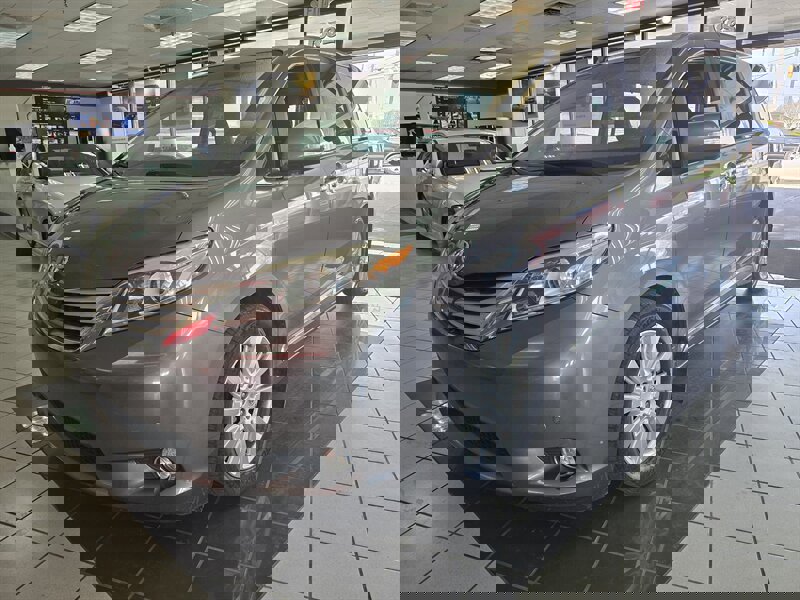 Used 2017 Toyota Sienna Limited Premium w/ Advanced Technology Package image 1