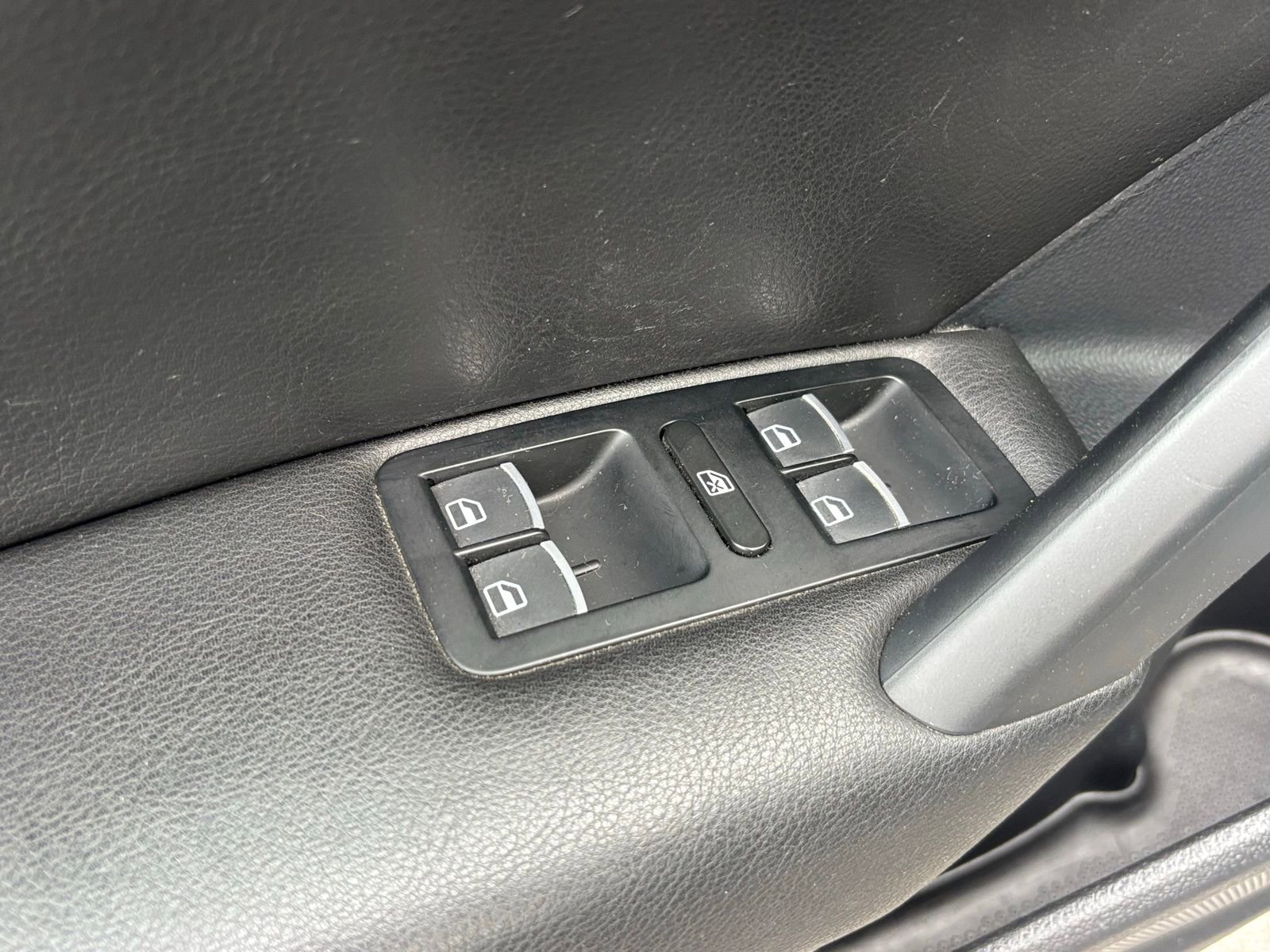 Used 2013 Volkswagen Passat 2.5 SE image 13