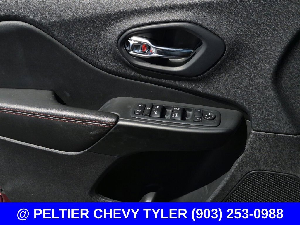 Used 2019 Jeep Cherokee Trailhawk w/ Cold Weather Group AWD/4WD image 29