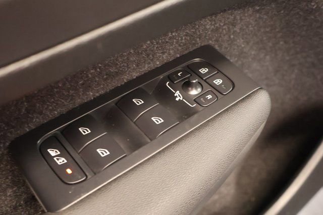 Used 2020 Volvo XC40 T5 Momentum w/ Protection Package image 10